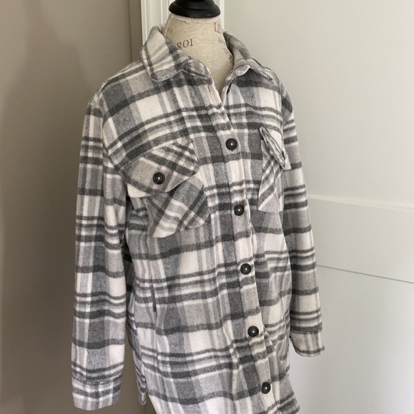 Thread & Supply shacket size medium - Picture 2 of 6